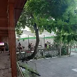 централ Hotel 2*